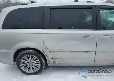 2011 Chrysler Town & Country Limited from USA, damaged, VIN 2A4RR6DG3BR609061